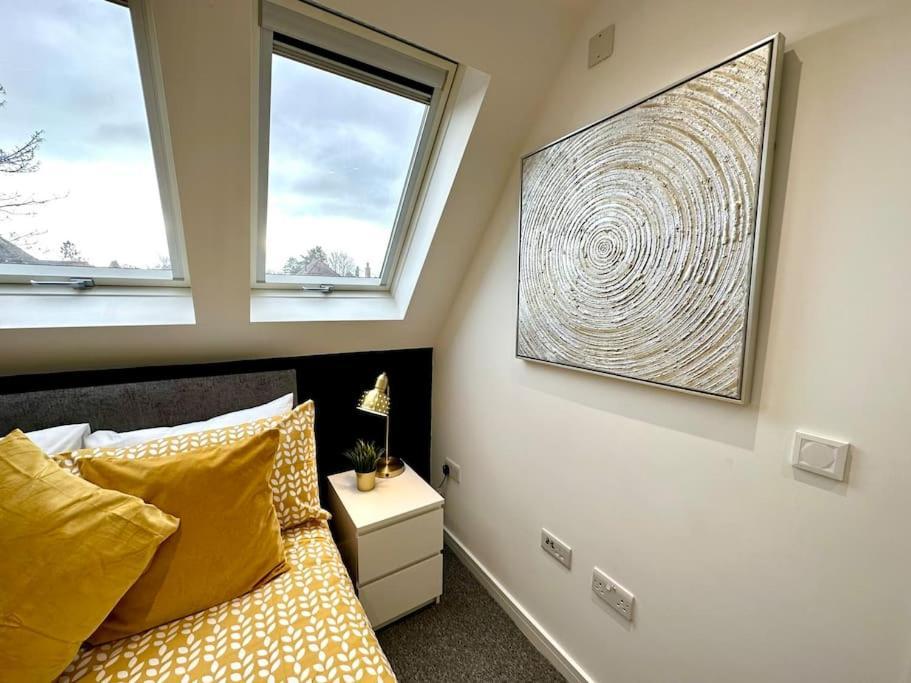Massive New 8 Bedroom House Sleeps Up To 21 - Accepts Groups - Great Location - Free Parking - Fast Wifi - Smart Tvs - Sleeps Up To 21 People - Close To Bournemouth & Poole Town Centre & Sandbanks Kültér fotó