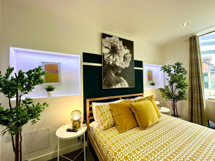 Massive New 8 Bedroom House Sleeps Up To 21 - Accepts Groups - Great Location - Free Parking - Fast Wifi - Smart Tvs - Sleeps Up To 21 People - Close To Bournemouth & Poole Town Centre & Sandbanks Kültér fotó