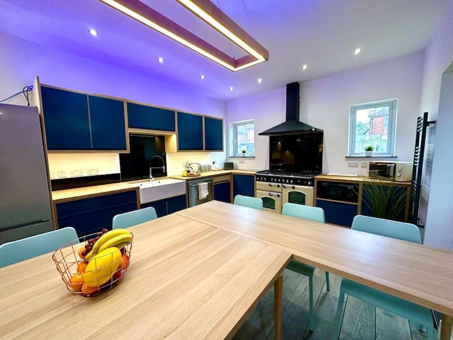 Massive New 8 Bedroom House Sleeps Up To 21 - Accepts Groups - Great Location - Free Parking - Fast Wifi - Smart Tvs - Sleeps Up To 21 People - Close To Bournemouth & Poole Town Centre & Sandbanks Kültér fotó