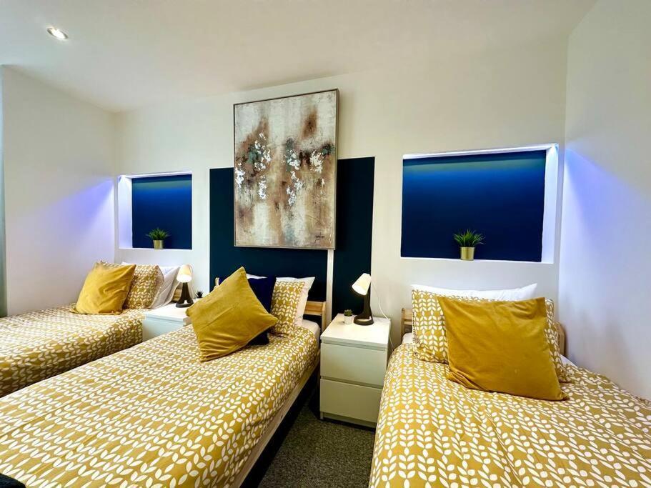 Massive New 8 Bedroom House Sleeps Up To 21 - Accepts Groups - Great Location - Free Parking - Fast Wifi - Smart Tvs - Sleeps Up To 21 People - Close To Bournemouth & Poole Town Centre & Sandbanks Kültér fotó